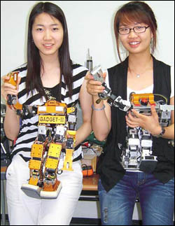 [한국일보] ˝가제트와 함께라면 천하무적˝ 로봇女전사