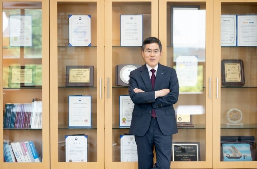 [e대학저널] 유길상 한기대 총장, ˝압도하는 대학 만들어 추종을 불허하겠다˝