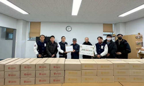 한국기술교육대 ‘생활협동조합 종사자’ 방한 용품 전달