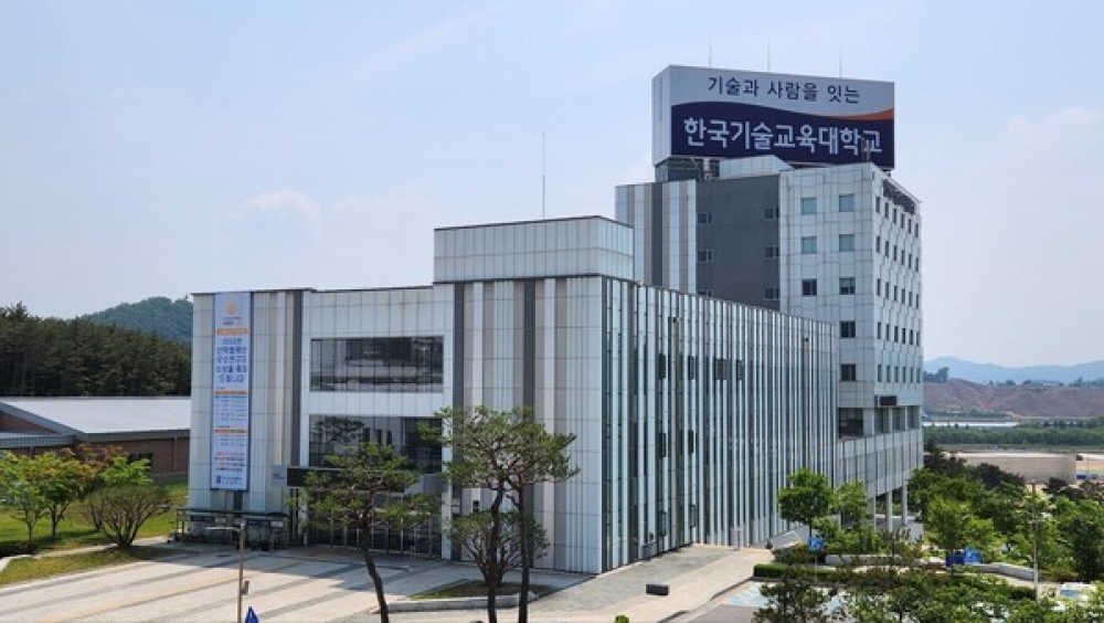 한국기술교육대, 전국 55개‘미래유망분야 고졸인력 양성사업 참여학과’에 스승의 날 맞아 감사선물 전달