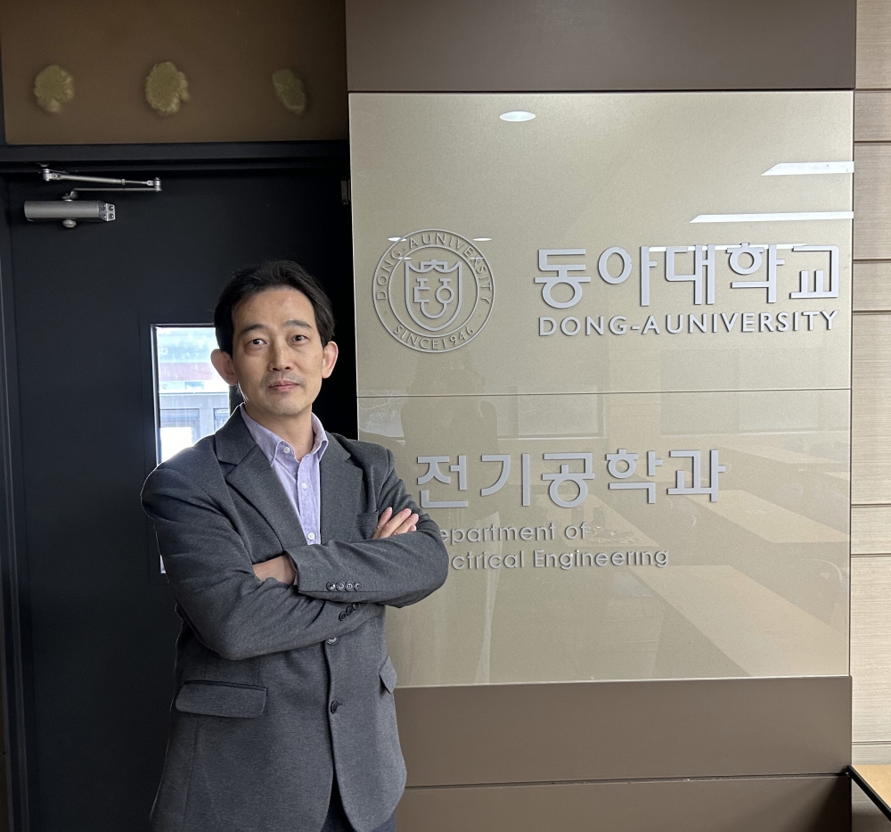 정인화 동아대학교 전기공학과 교수(전기공학 92학번. 총동문회장)
