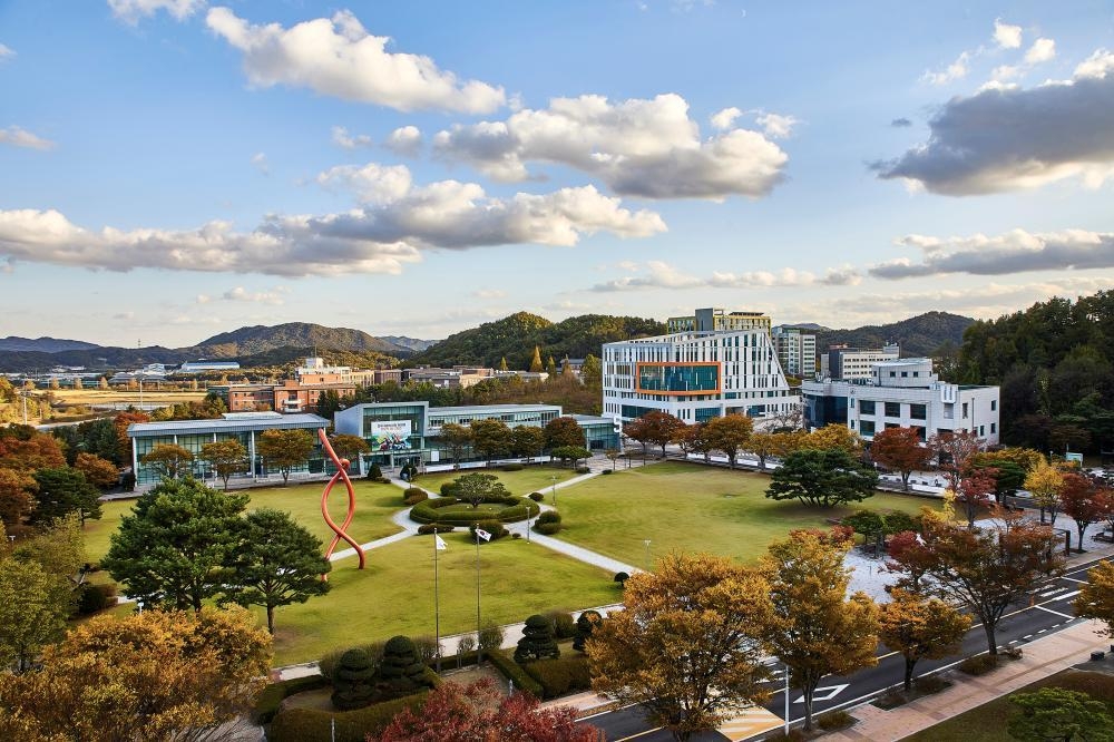 한기대 산학협력단, 스승의 날 맞이 훈훈한 선물 전달식
